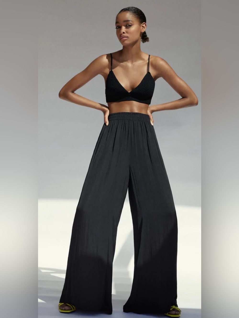 NWT ZARA SHINY WIDE LEG PANTS TROUSERS .Black . Pre owned like new sz S